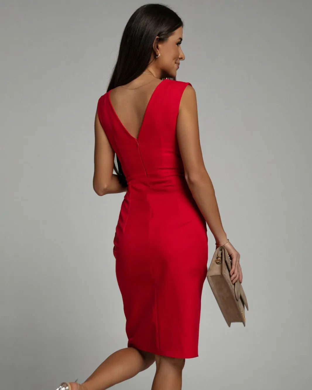 Arielle - Vestido estruturado com decote em V e fenda
