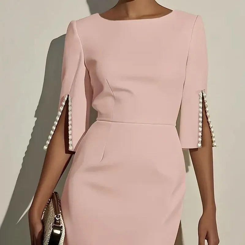 Avalyn - Vestido midi justo com mangas adornadas com pérolas