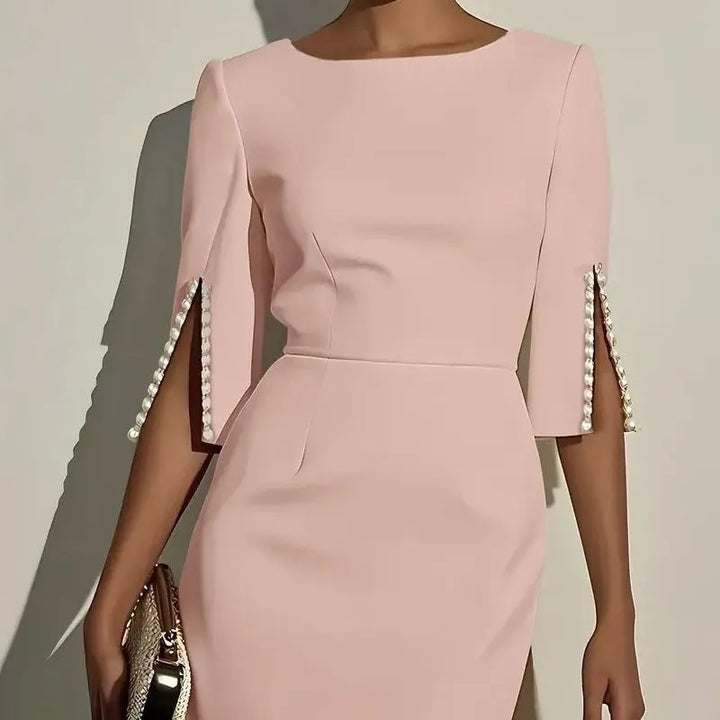 Avalyn - Vestido midi justo com mangas adornadas com pérolas