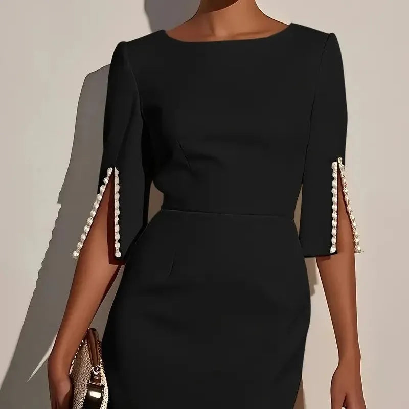 Avalyn - Vestido midi justo com mangas adornadas com pérolas