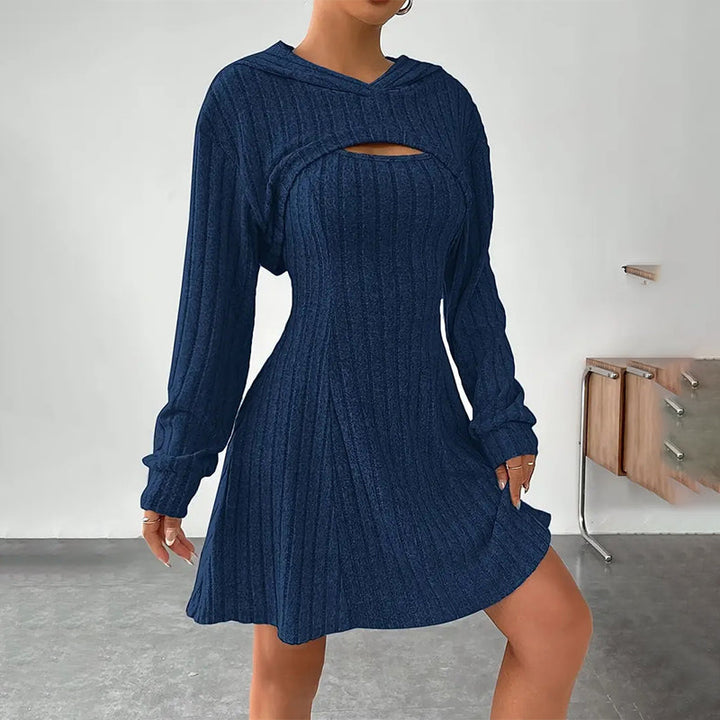 Mirellia - Vestido mini em malha com capuz e recortes