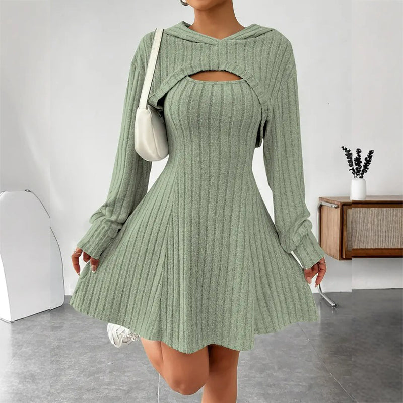 Mirellia - Vestido mini em malha com capuz e recortes
